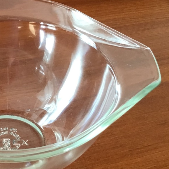 Pyrex Vintage 1.5 Pint Clear Glass Cinderella Mixing Bowl Handles USA - Picture 4 of 15